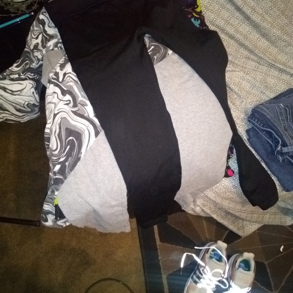 Leggings & Jeans - Picture 2 of 8